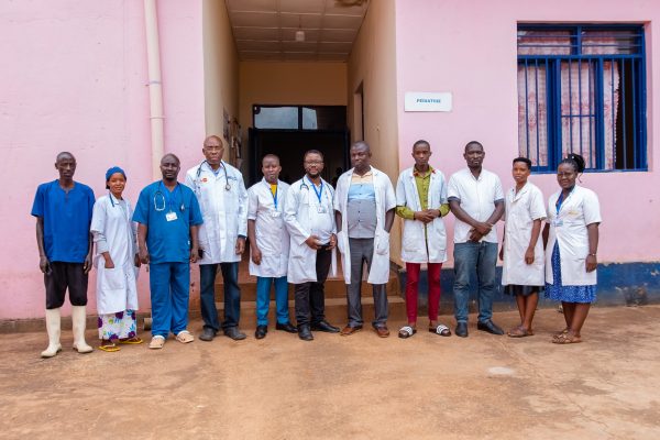 Notre Équipe, le Cœur de la Clinique Agape